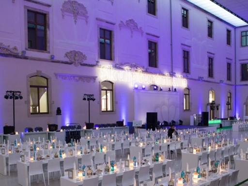 Whether gala, dinner or concerts the Albertinum can be used for different types of events. An exclusive guided tour of the museum can also be booked.