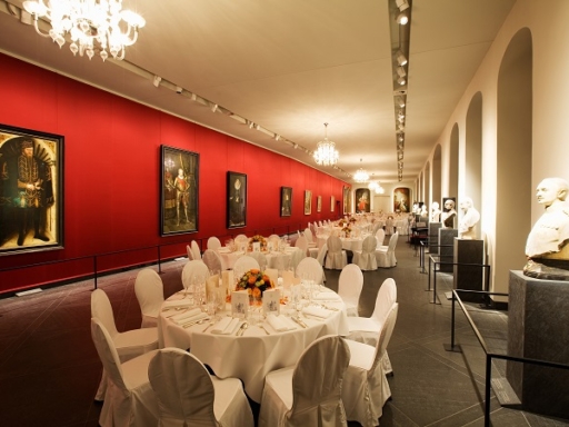 Standing receptions, concerts or readings can be held in the Residence Palace. An exclusive guided tour of the museum can also be booked.