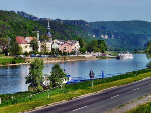 The town of Bad Schandau is known for its idyllic location on the Elbe River and its natural thermal springs, which have been used for therapeutic purposes for centuries. Bad Schandau is a popular destination for hikers, cyclists and climbers who want to enjoy the spectacular scenery of the National Park. The city also offers a variety of spa and wellness services, as well as cultural events and festivals.