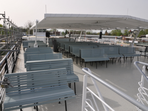 Sonnendeck Auf der Werft in Laubegast liegt das Motorschiff