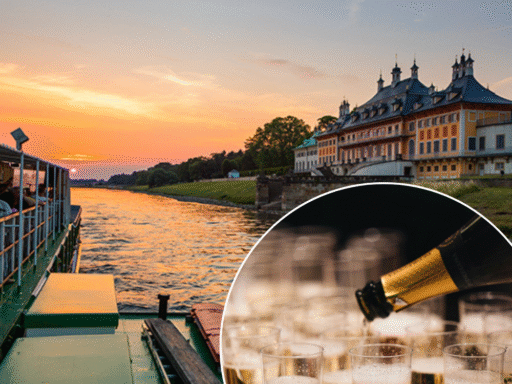 Im Hintergrund Schloss Pillnitz zu sehen. Vom fahrenden Schiff bei Abendstimmung fotografiert.