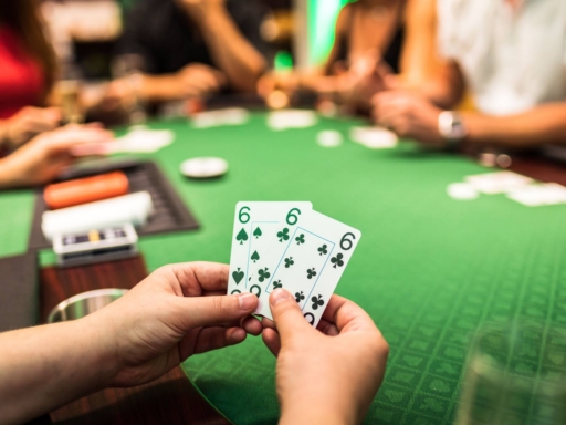 karten_spiel-poker-jetons-mitspieler-tisch-edel-casino-royale-1376_1