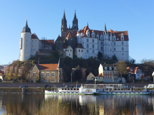 Bettina Kramer Der PD Meissen steht vor Schloss Albrechtsberg,